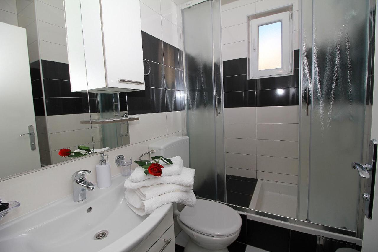 Apartmani Bozena Makarska Exterior foto