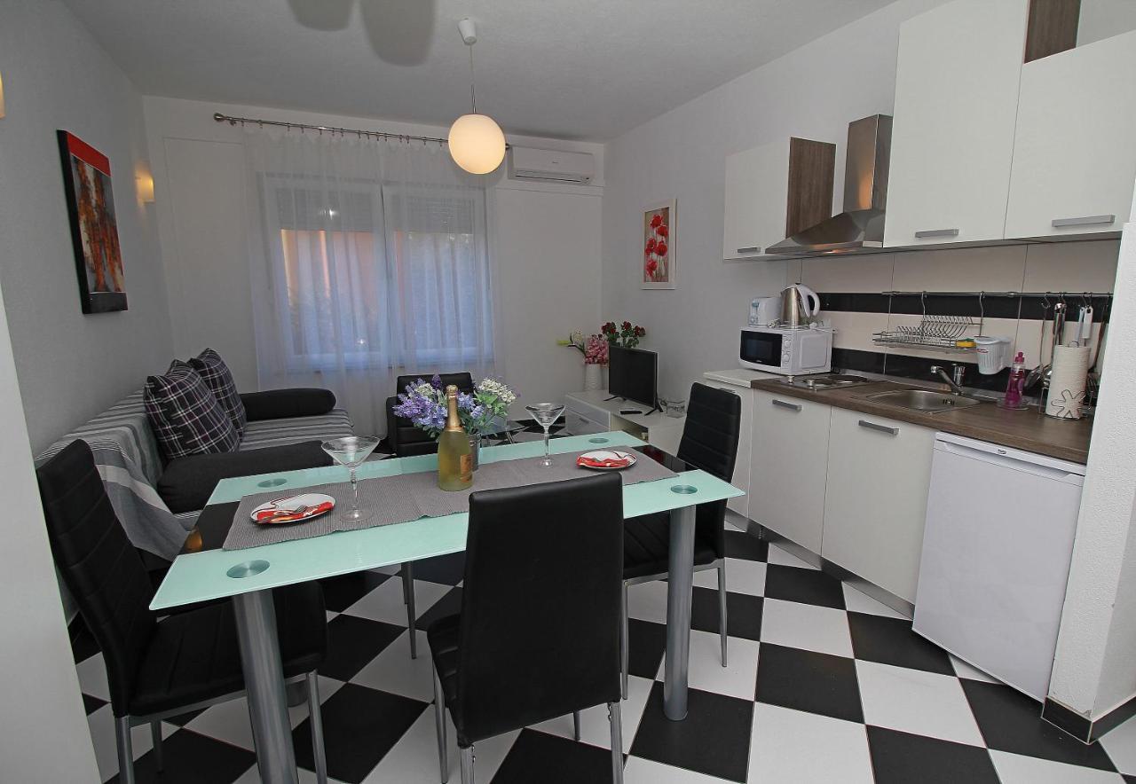 Apartmani Bozena Makarska Exterior foto
